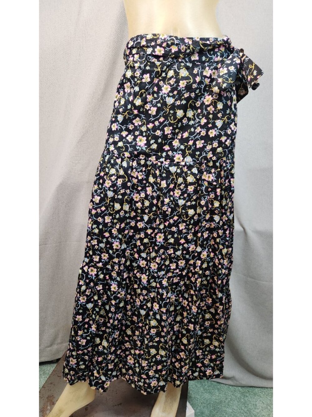 Who What Wear Black w Pink Blue Floral Print Long Skirt Womens Size 2 XSMALL NEW